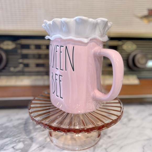 ✨NEW🌸Rae Dunn Queen Bee Mug with Daisy Flower Topper🍃🐝 - Picture 12 of 15